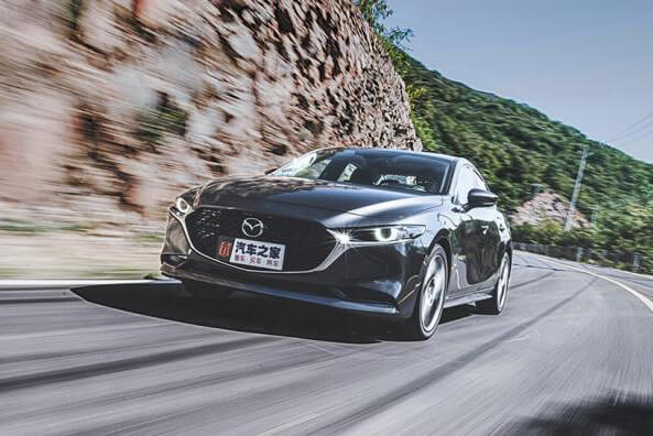 长安马自达次世代MAZDA3昂克赛拉M-TALK | 这款车征服了现役年龄最高的赛车手